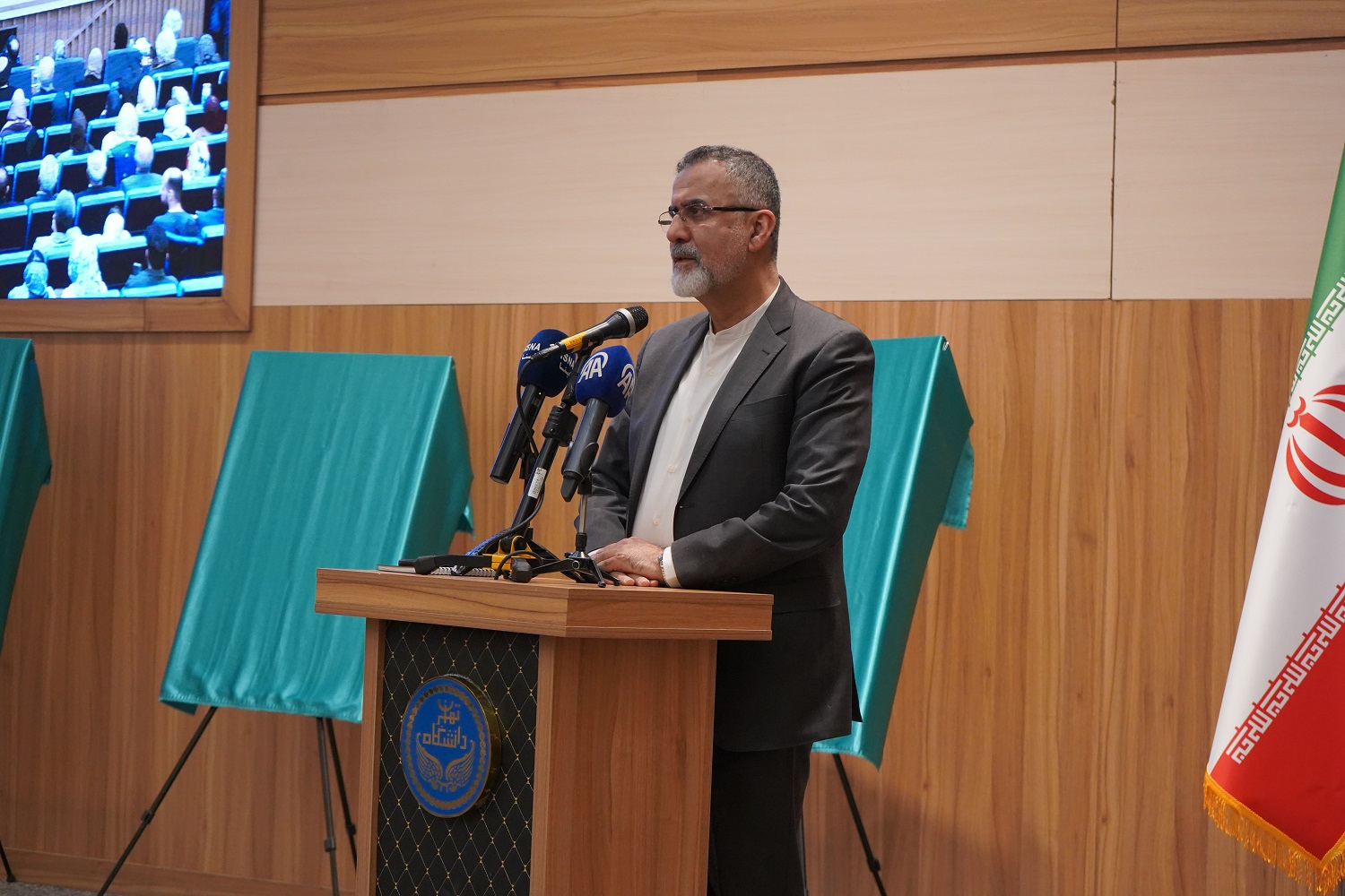 رونمایی از کتاب «آستان شمس تبریزی» و تثبیت خوی بهعنوان دارالقرار شمس تبریزی