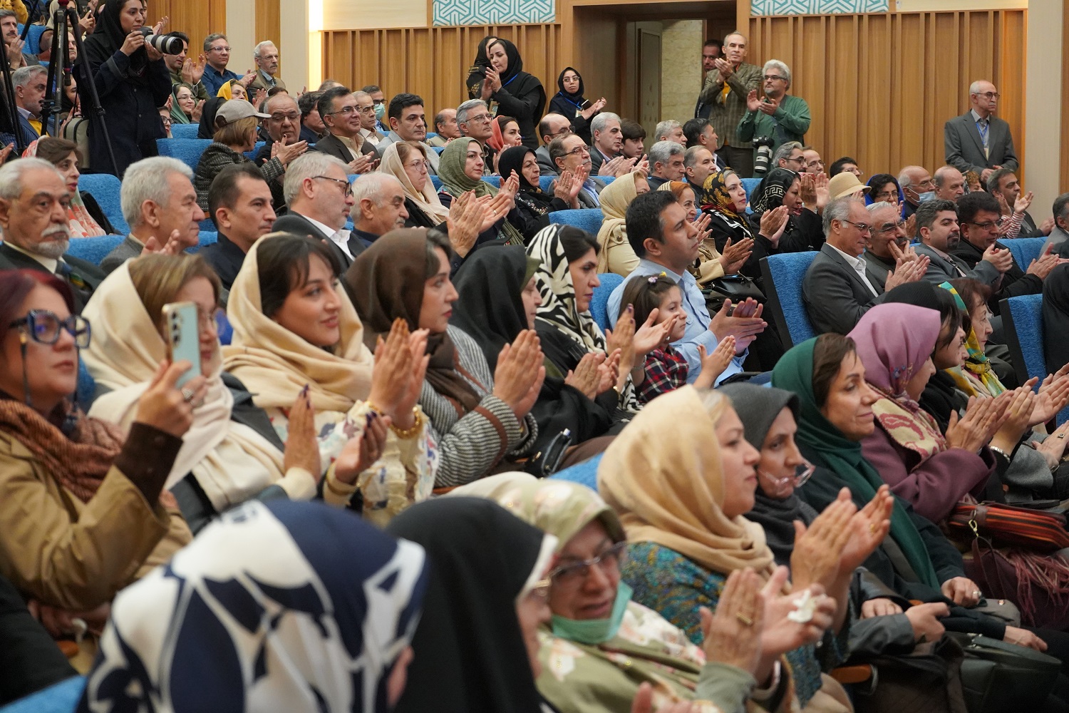 رونمایی از کتاب «آستان شمس تبریزی» و تثبیت خوی بهعنوان دارالقرار شمس تبریزی