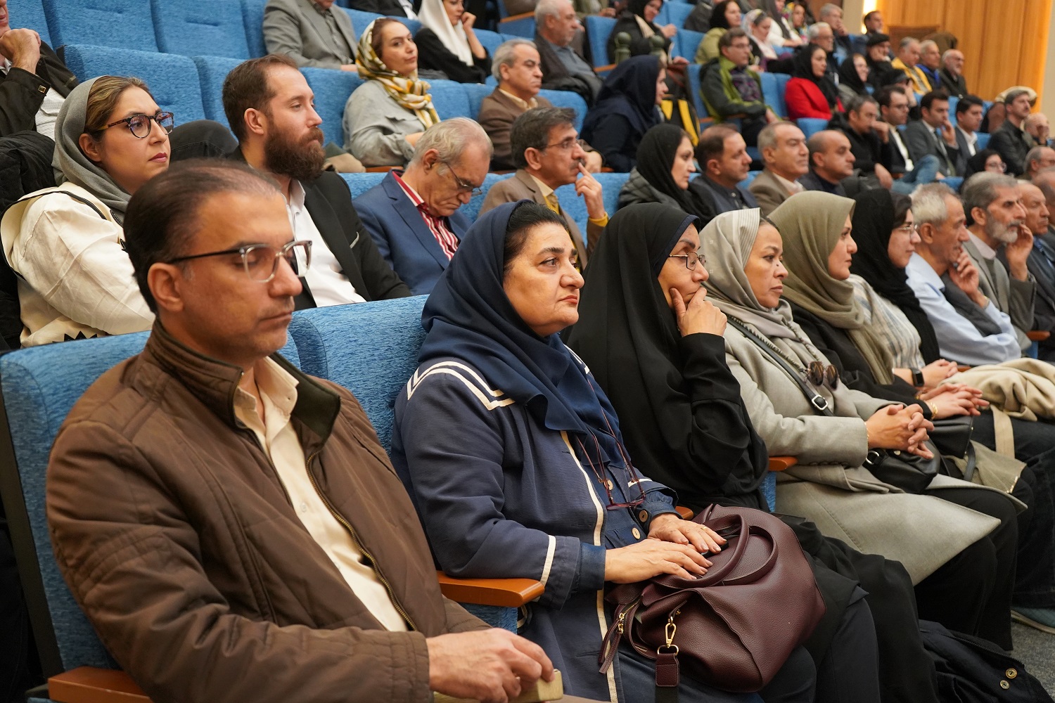 رونمایی از کتاب «آستان شمس تبریزی» و تثبیت خوی بهعنوان دارالقرار شمس تبریزی