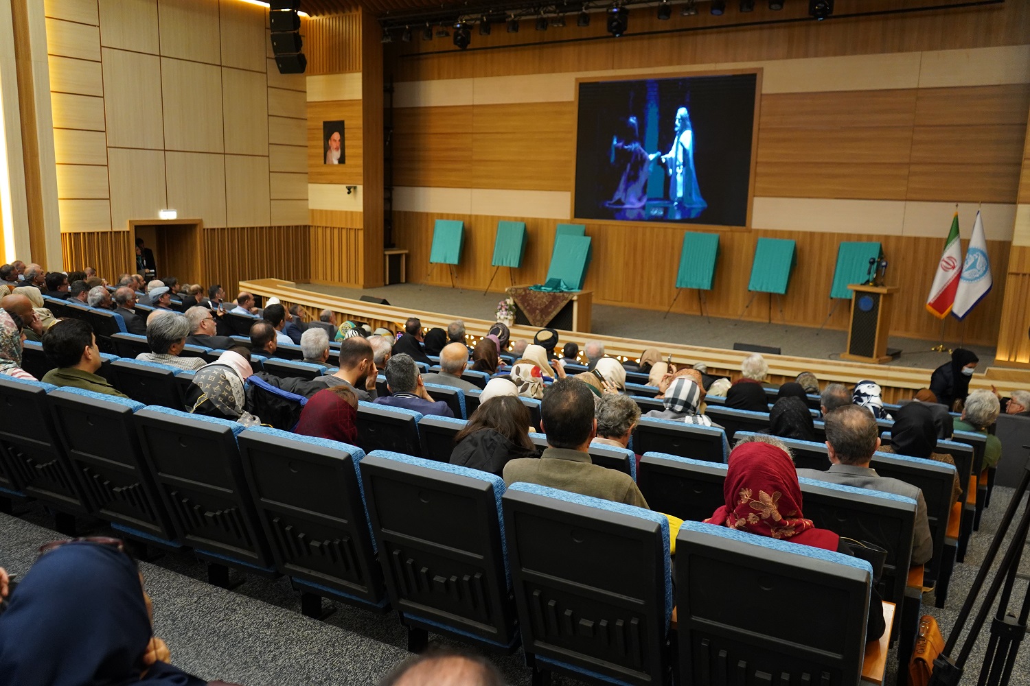 رونمایی از کتاب «آستان شمس تبریزی» و تثبیت خوی بهعنوان دارالقرار شمس تبریزی