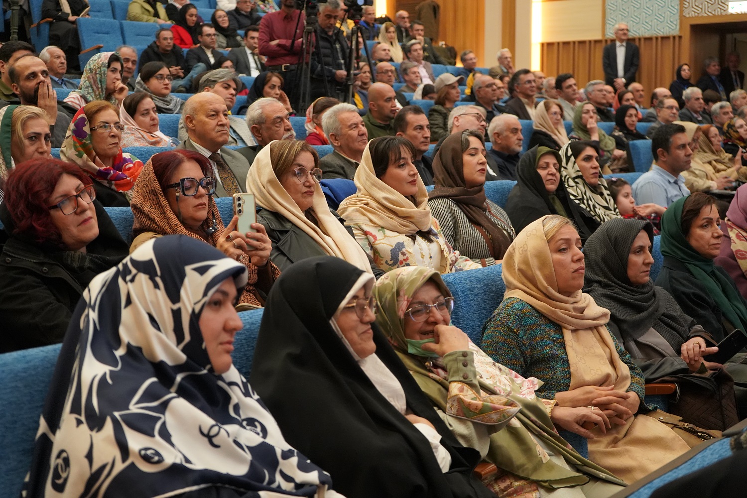 رونمایی از کتاب «آستان شمس تبریزی» و تثبیت خوی بهعنوان دارالقرار شمس تبریزی