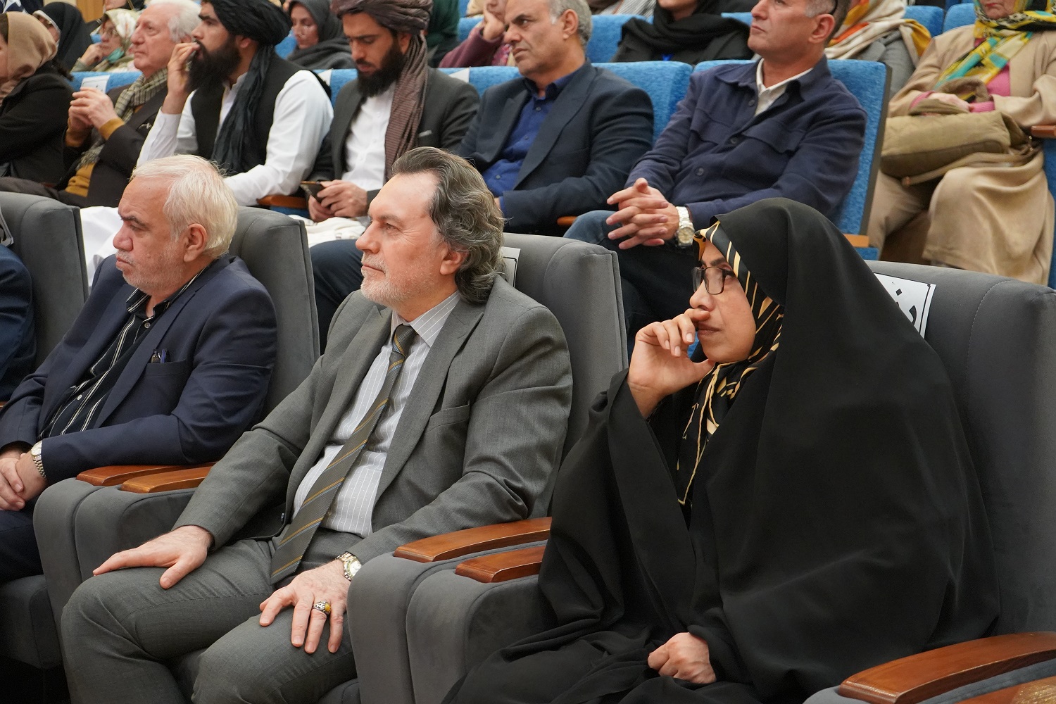 رونمایی از کتاب «آستان شمس تبریزی» و تثبیت خوی بهعنوان دارالقرار شمس تبریزی