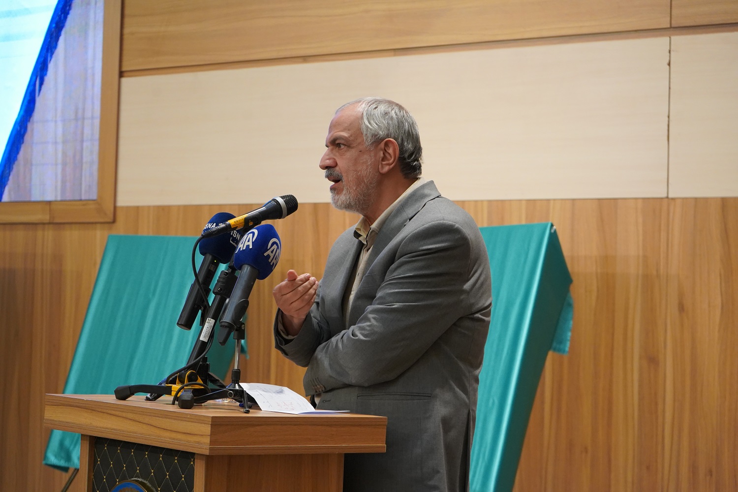 رونمایی از کتاب «آستان شمس تبریزی» و تثبیت خوی بهعنوان دارالقرار شمس تبریزی