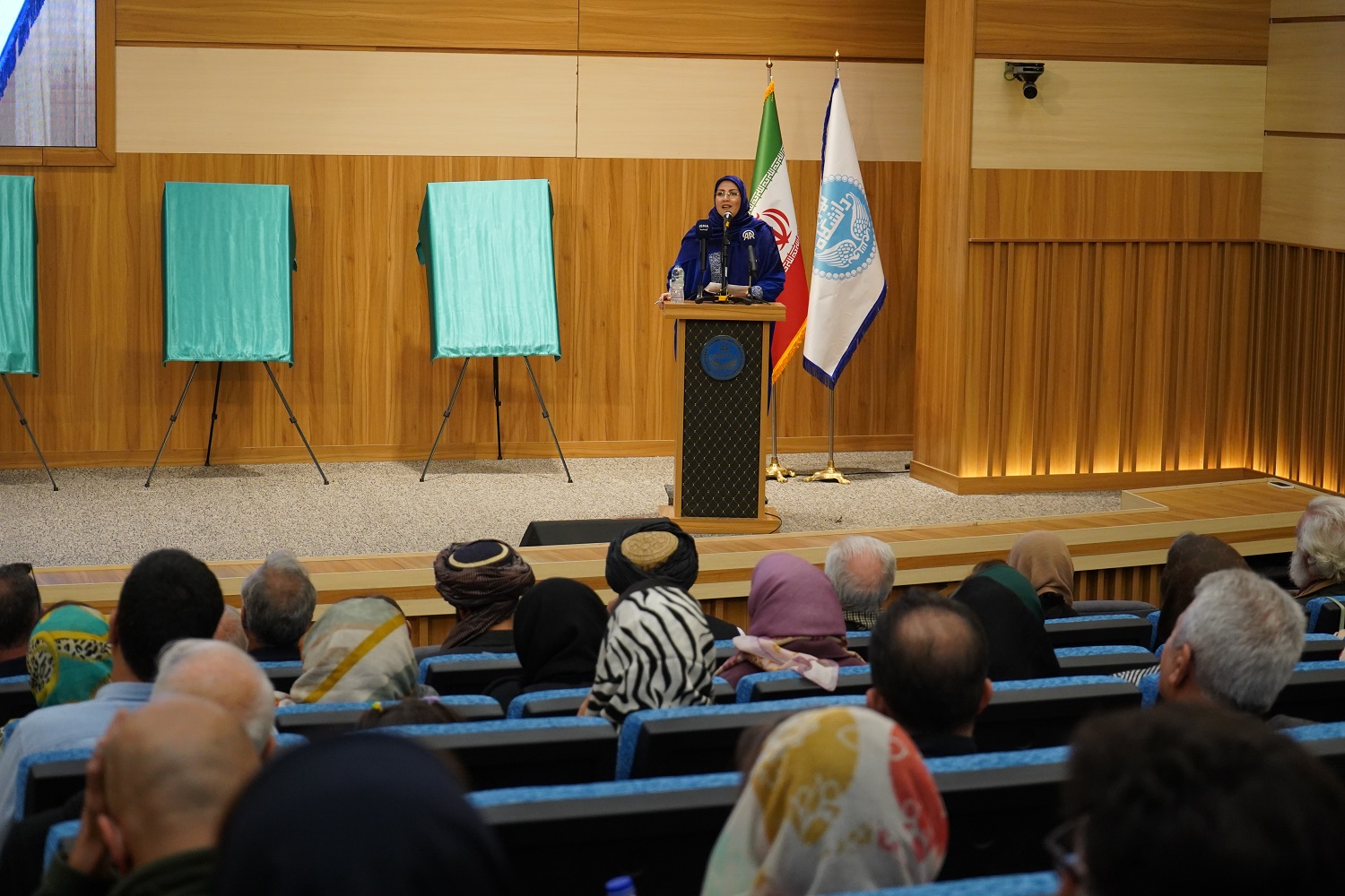 رونمایی از کتاب «آستان شمس تبریزی» و تثبیت خوی بهعنوان دارالقرار شمس تبریزی