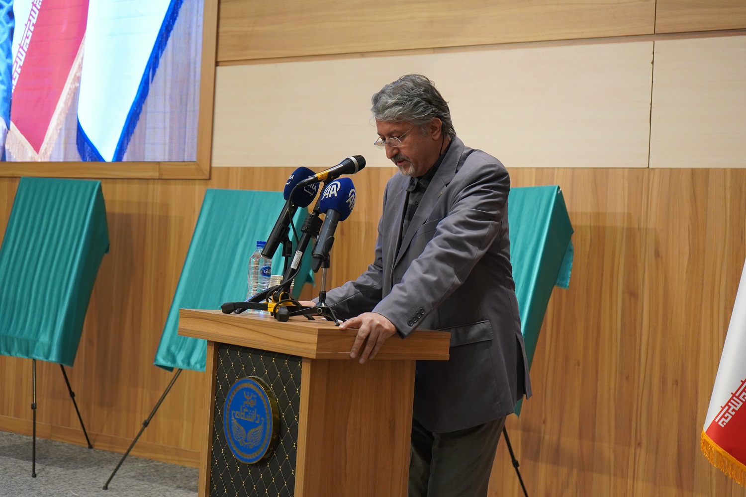 رونمایی از کتاب «آستان شمس تبریزی» و تثبیت خوی بهعنوان دارالقرار شمس تبریزی