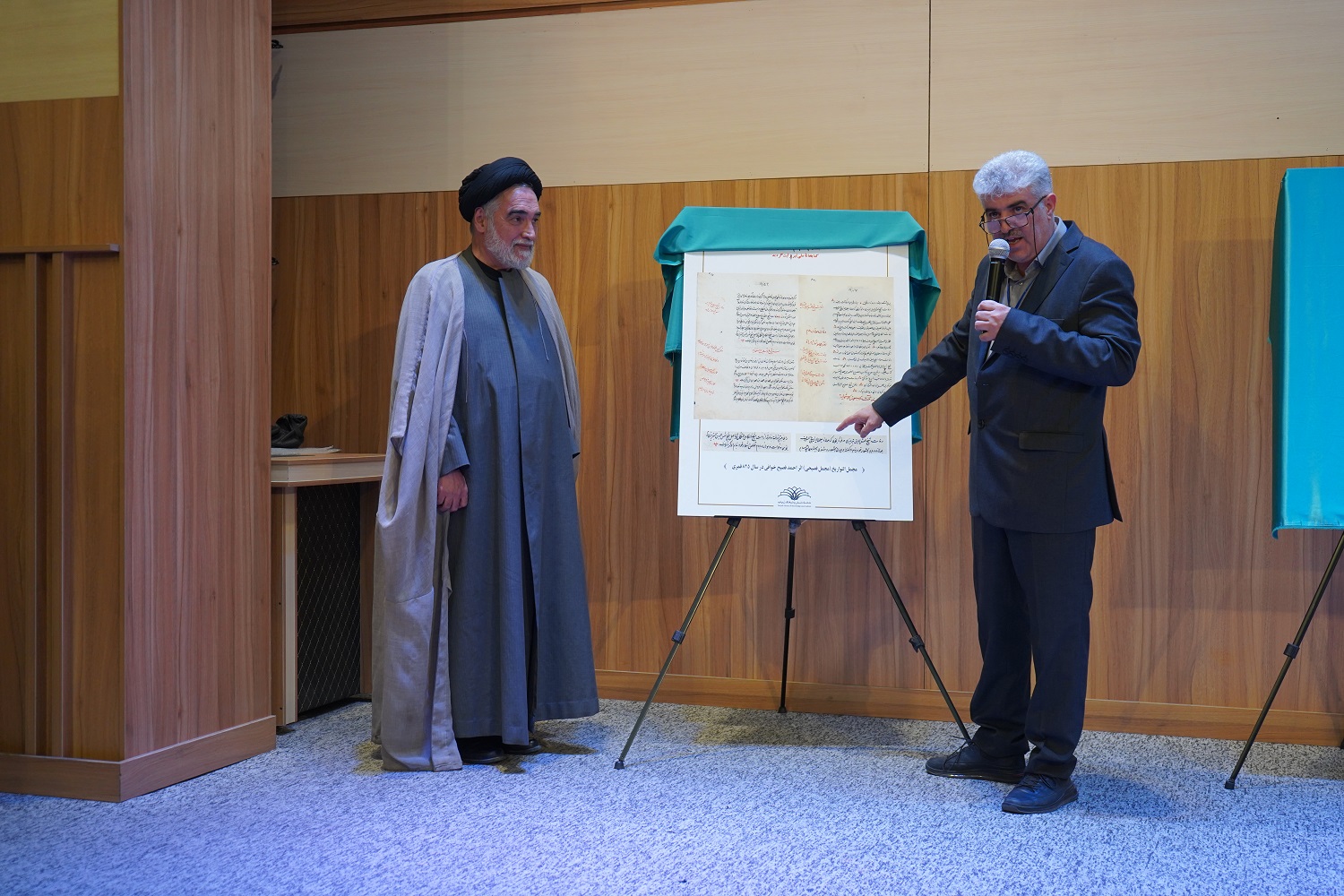 رونمایی از کتاب «آستان شمس تبریزی» و تثبیت خوی بهعنوان دارالقرار شمس تبریزی