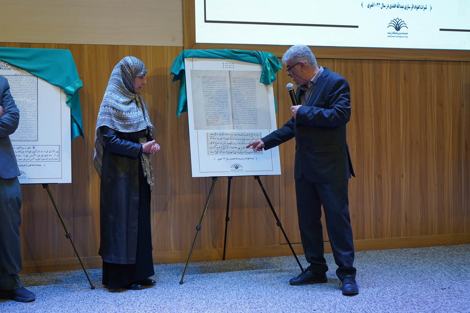 رونمایی از کتاب «آستان شمس تبریزی» و تثبیت خوی بهعنوان دارالقرار شمس تبریزی