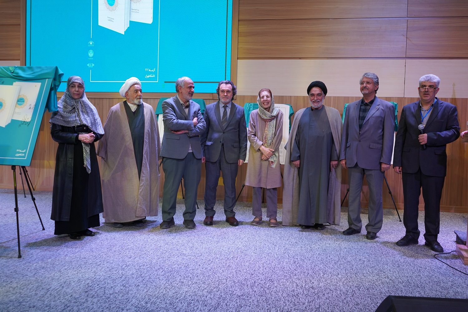 رونمایی از کتاب «آستان شمس تبریزی» و تثبیت خوی بهعنوان دارالقرار شمس تبریزی